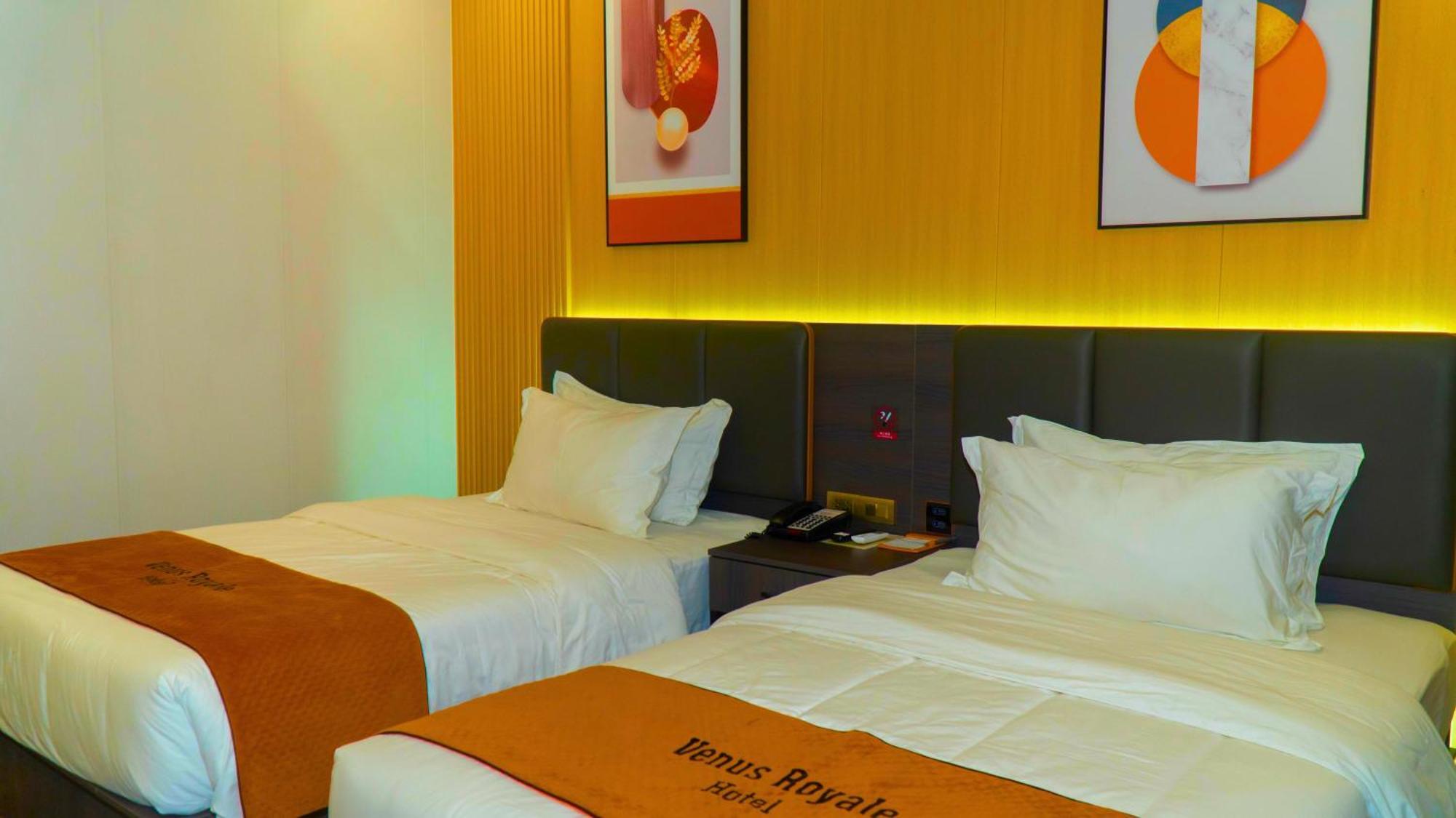 Venus Royale Hotel Coron Exterior photo